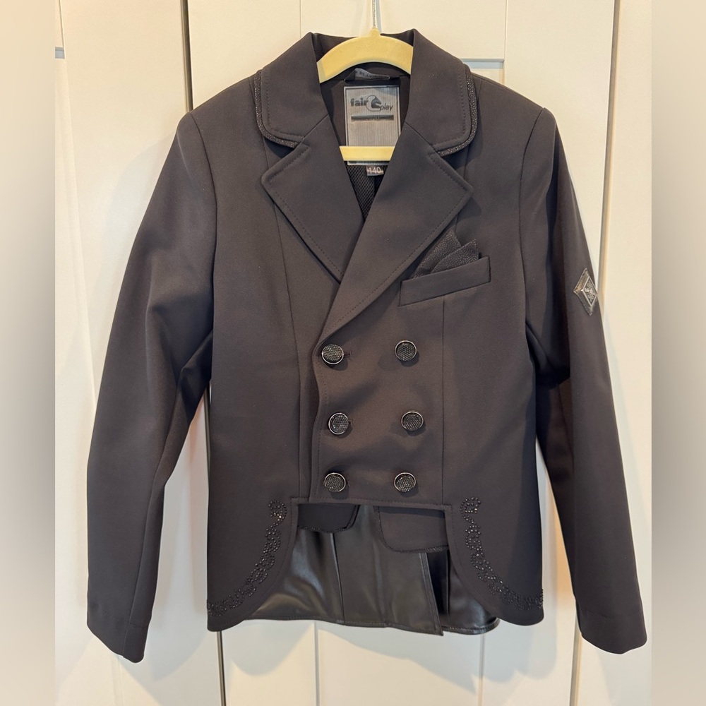Fair Play black youth show jacket. Size 140 (9/10)
New W/O Tags